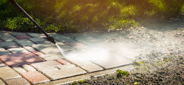 Best Pool Deck Cleaning  in Middlefield, OH